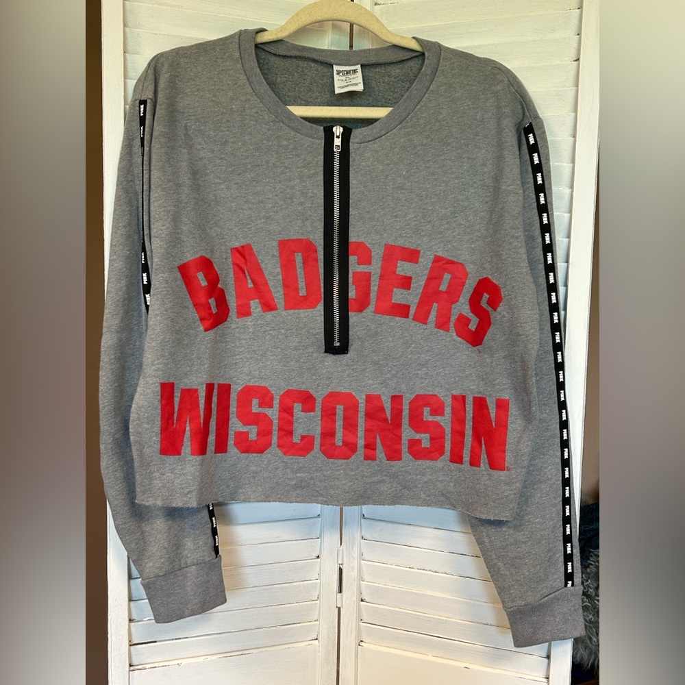 Wisconsin Badgers size medium Victoria Secret PINK zip front crop sweatshirt